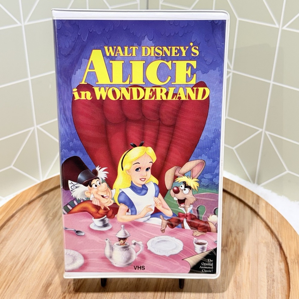 Walt Disney Alice In Wonderland VHS‎ Masterpiece Collection Clamshell